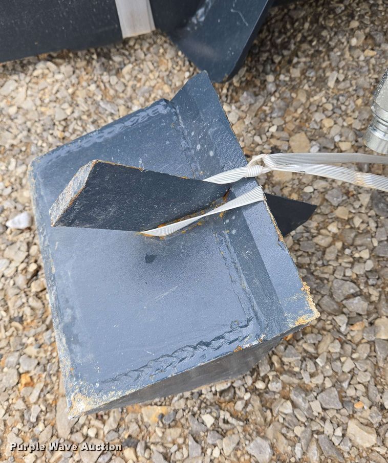 image for item EJ7541 Hardy HLS35 skid steer log splitter