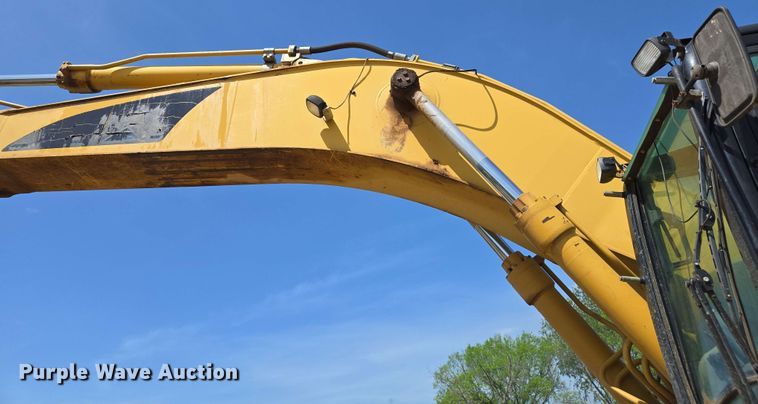 image for item EJ7549 2006 Caterpillar 330D L excavator