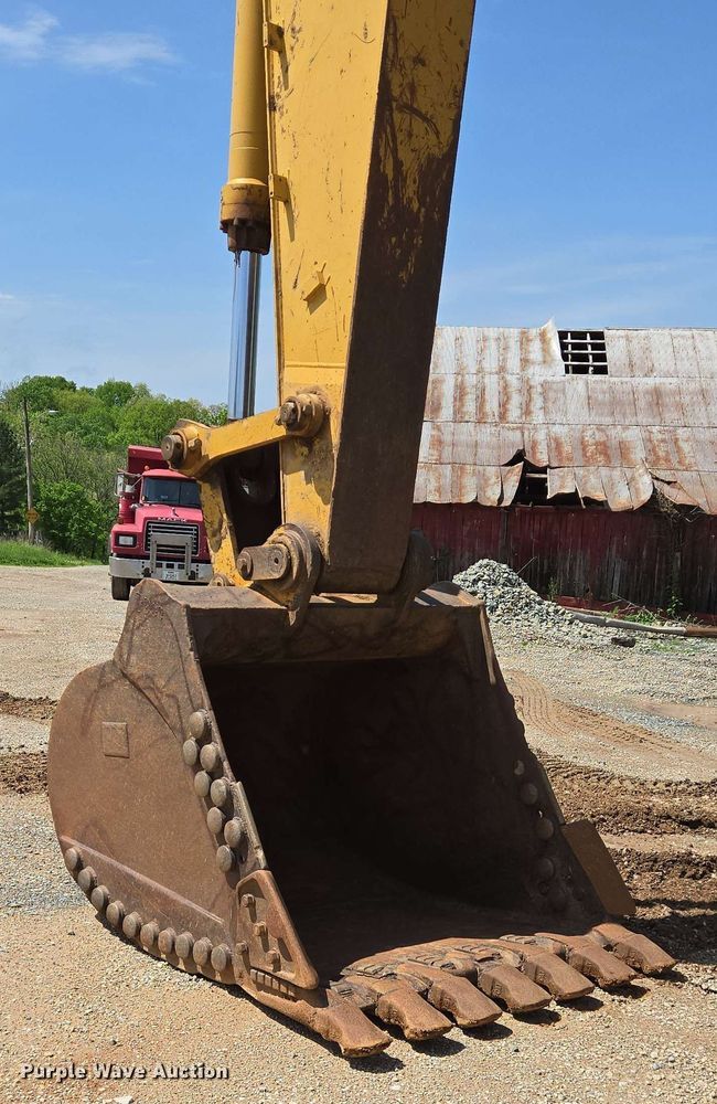 image for item EJ7549 2006 Caterpillar 330D L excavator