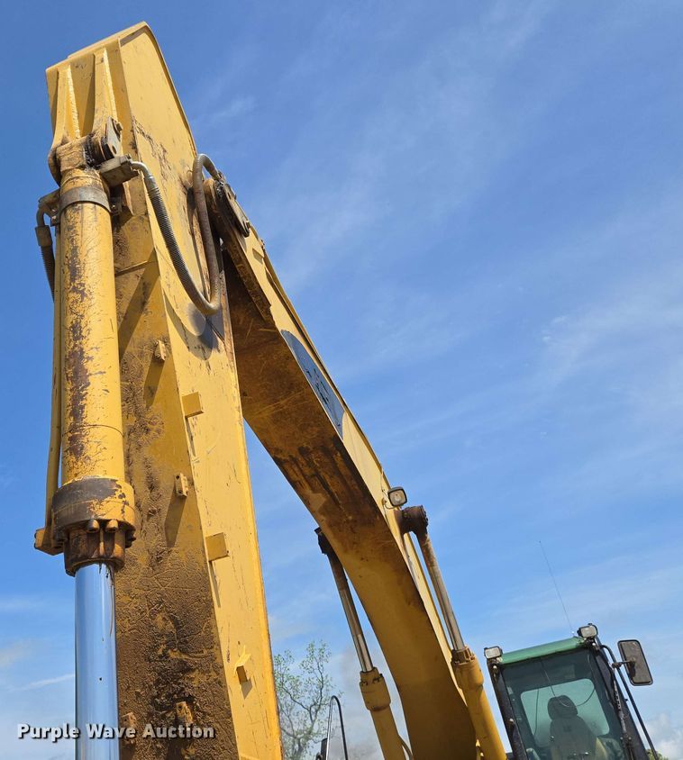 image for item EJ7549 2006 Caterpillar 330D L excavator