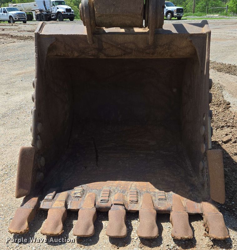 image for item EJ7549 2006 Caterpillar 330D L excavator