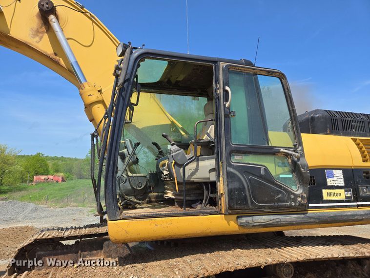 image for item EJ7549 2006 Caterpillar 330D L excavator