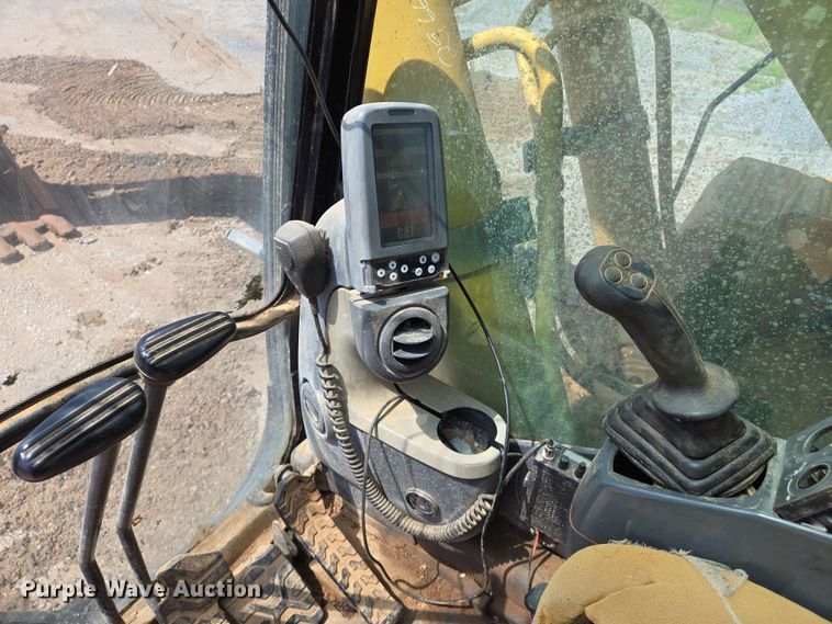 image for item EJ7549 2006 Caterpillar 330D L excavator