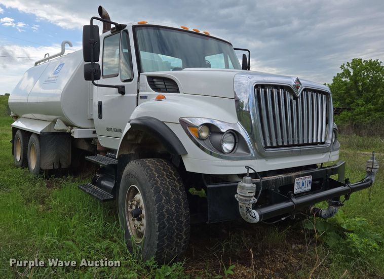 image for item EJ7550 2011 International 7500 water truck