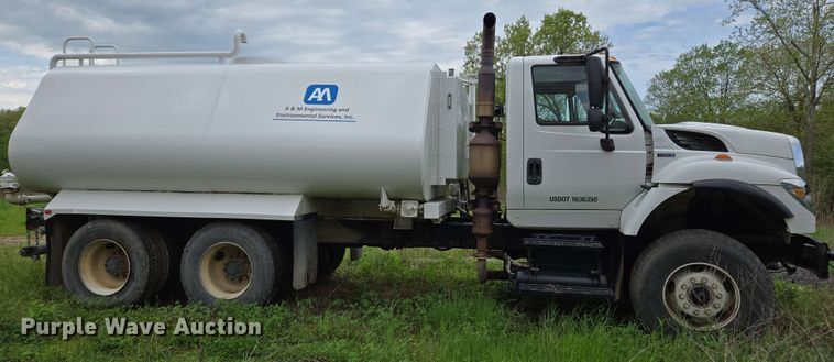image for item EJ7550 2011 International 7500 water truck