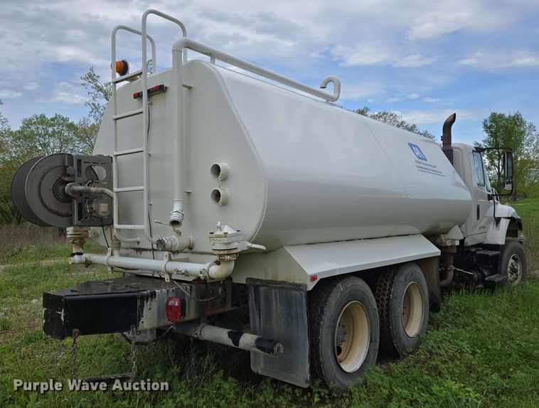 image for item EJ7550 2011 International 7500 water truck