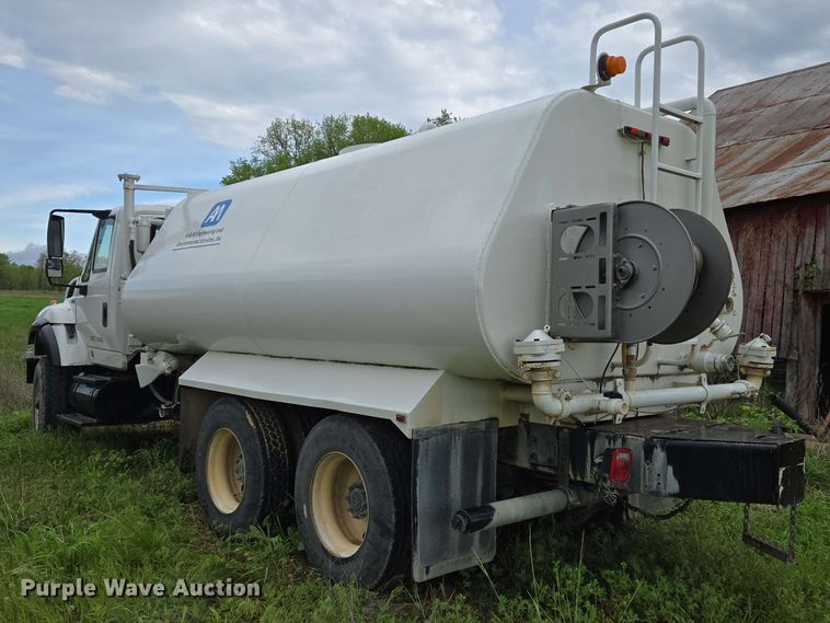 image for item EJ7550 2011 International 7500 water truck
