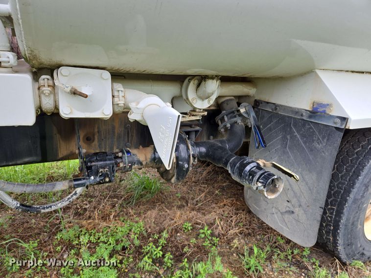 image for item EJ7550 2011 International 7500 water truck