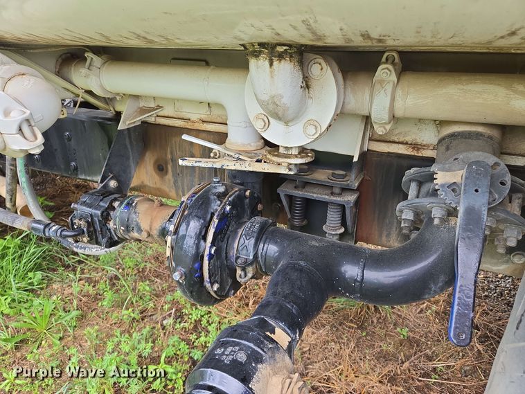 image for item EJ7550 2011 International 7500 water truck