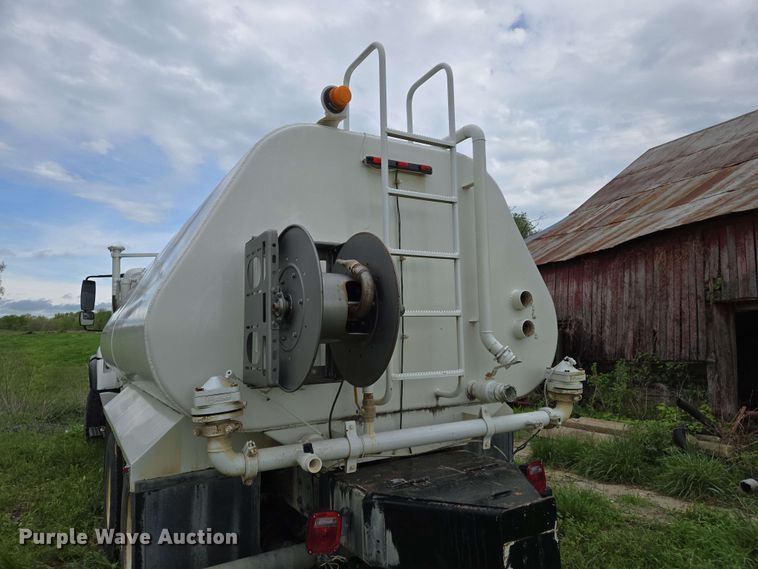 image for item EJ7550 2011 International 7500 water truck