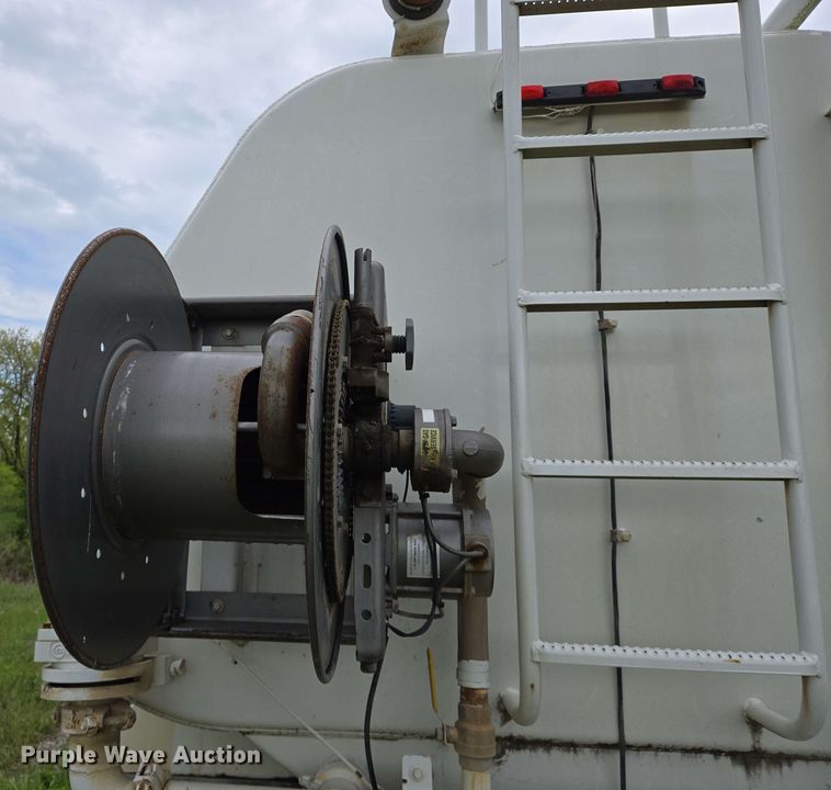 image for item EJ7550 2011 International 7500 water truck