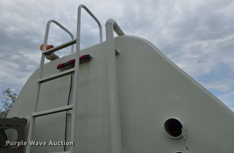 image for item EJ7550 2011 International 7500 water truck