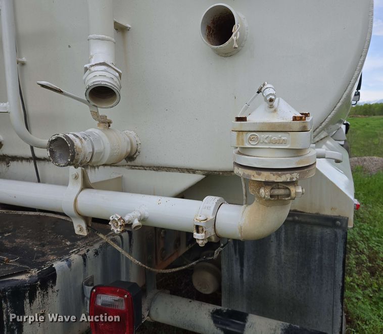 image for item EJ7550 2011 International 7500 water truck