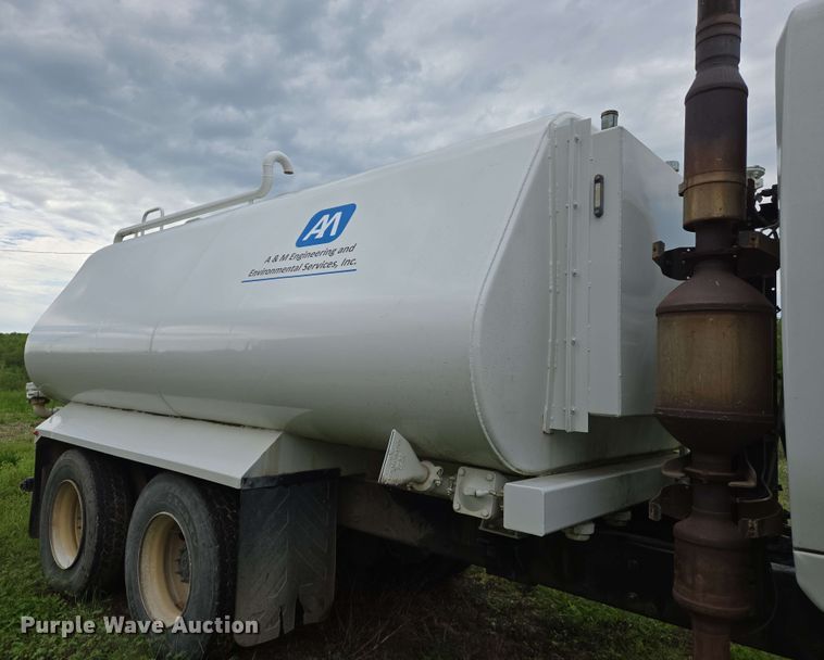 image for item EJ7550 2011 International 7500 water truck