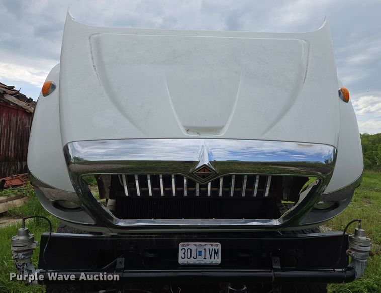 image for item EJ7550 2011 International 7500 water truck