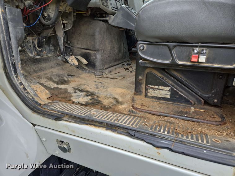 image for item EJ7550 2011 International 7500 water truck