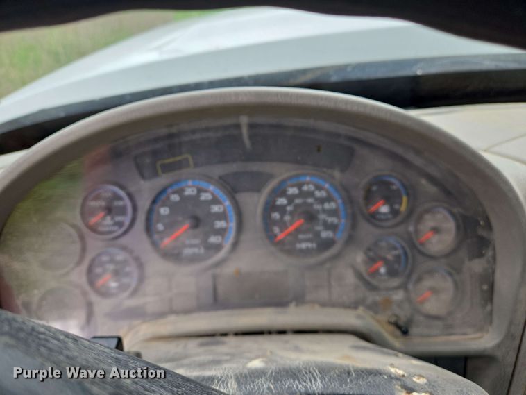 image for item EJ7550 2011 International 7500 water truck