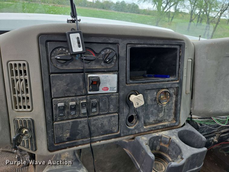 image for item EJ7550 2011 International 7500 water truck