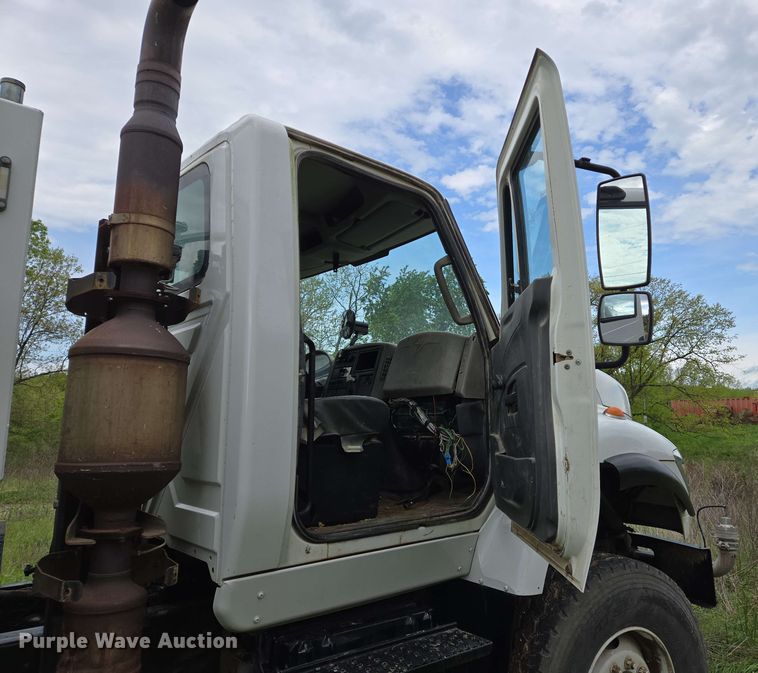 image for item EJ7550 2011 International 7500 water truck