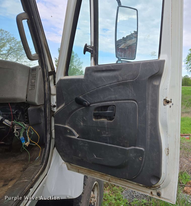 image for item EJ7550 2011 International 7500 water truck