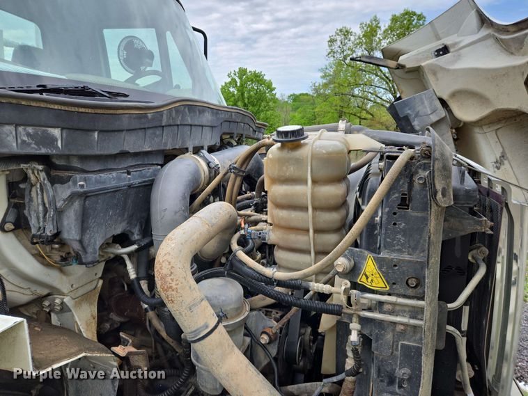 image for item EJ7550 2011 International 7500 water truck