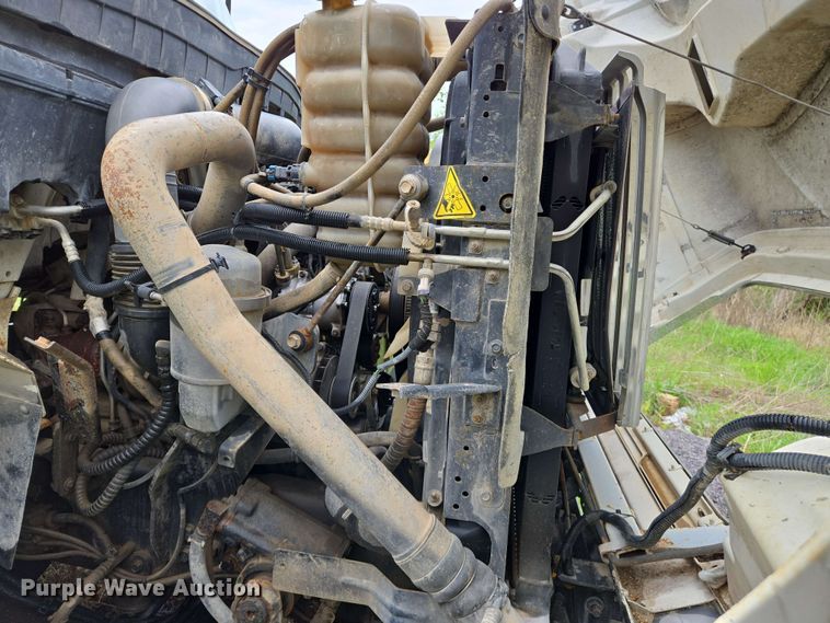 image for item EJ7550 2011 International 7500 water truck