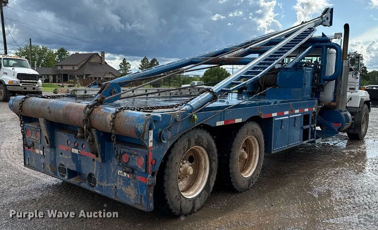 image for item EJ8766 2004 Mack RD690SX winch truck