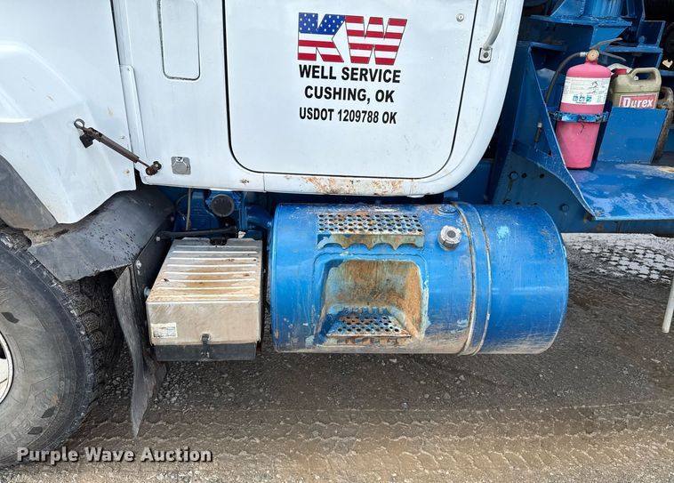 image for item EJ8766 2004 Mack RD690SX winch truck