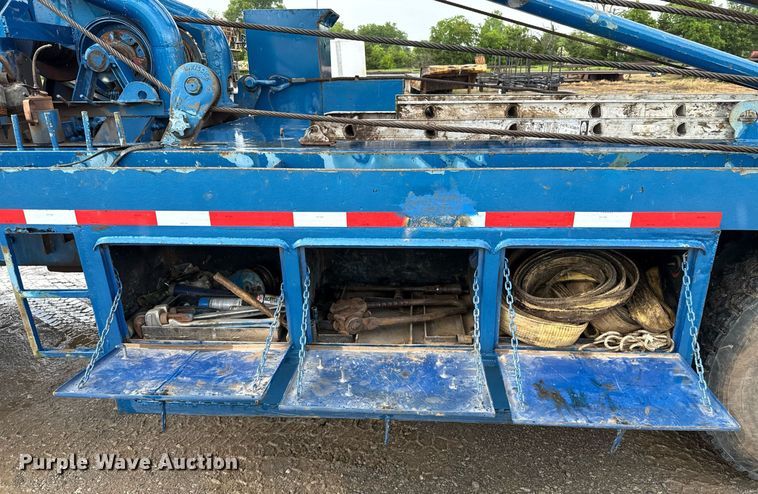 image for item EJ8766 2004 Mack RD690SX winch truck