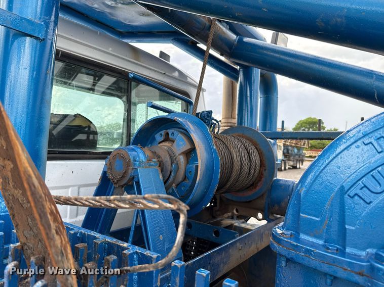 image for item EJ8766 2004 Mack RD690SX winch truck