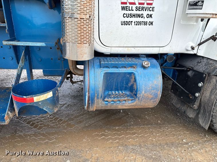 image for item EJ8766 2004 Mack RD690SX winch truck