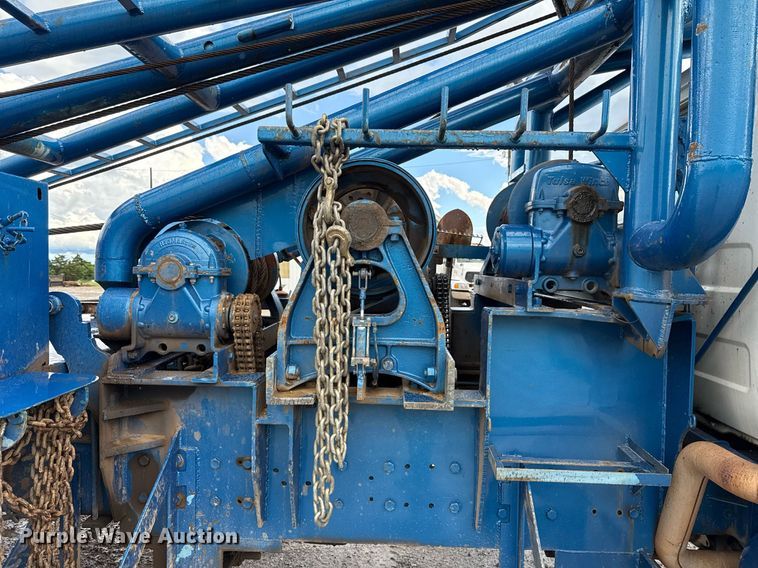 image for item EJ8766 2004 Mack RD690SX winch truck