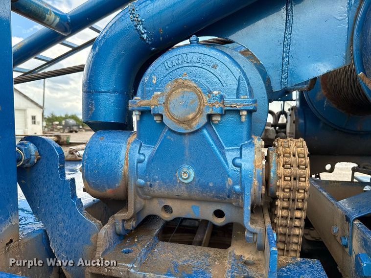 image for item EJ8766 2004 Mack RD690SX winch truck