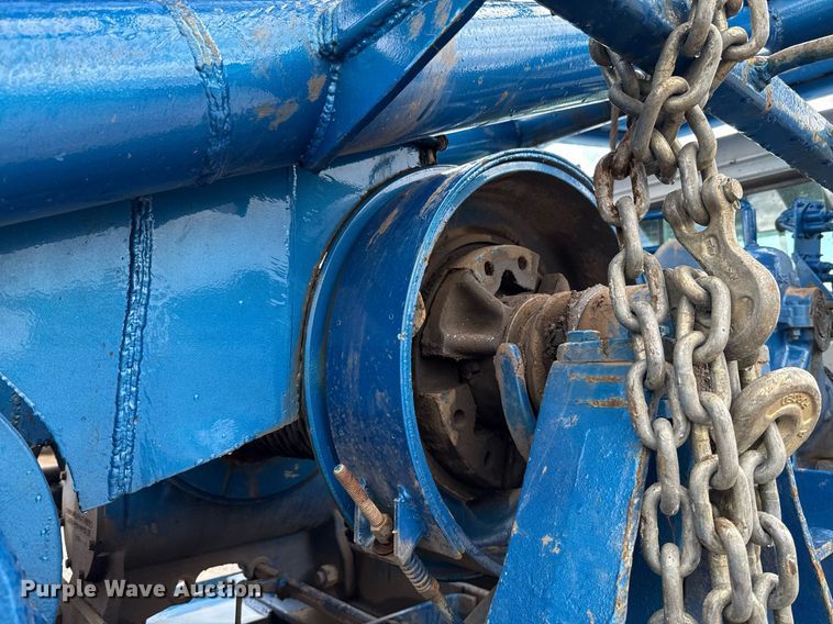 image for item EJ8766 2004 Mack RD690SX winch truck