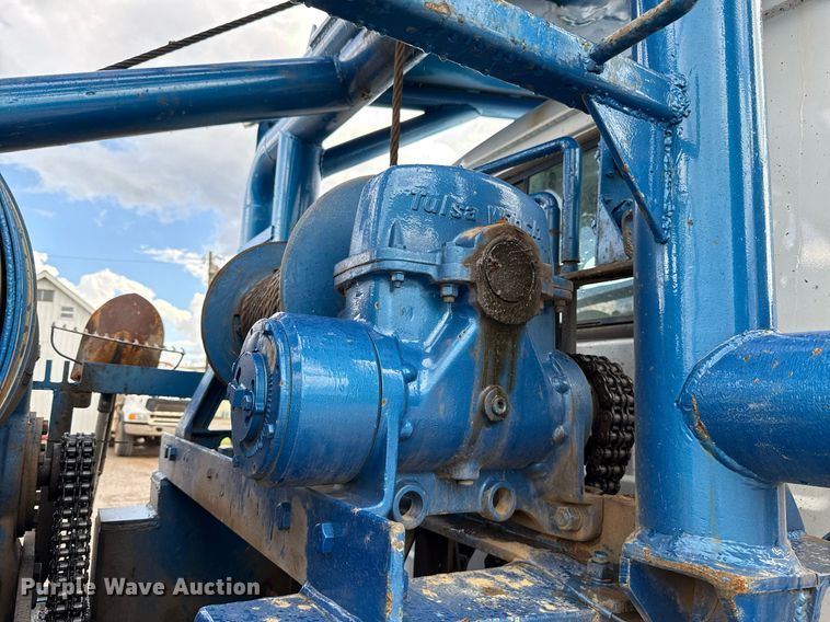 image for item EJ8766 2004 Mack RD690SX winch truck