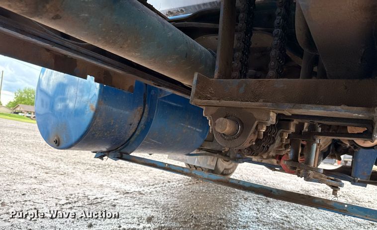 image for item EJ8766 2004 Mack RD690SX winch truck