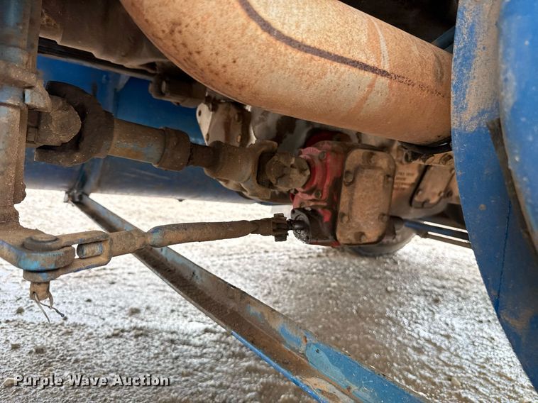 image for item EJ8766 2004 Mack RD690SX winch truck