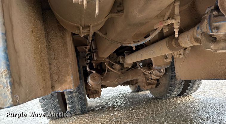 image for item EJ8766 2004 Mack RD690SX winch truck