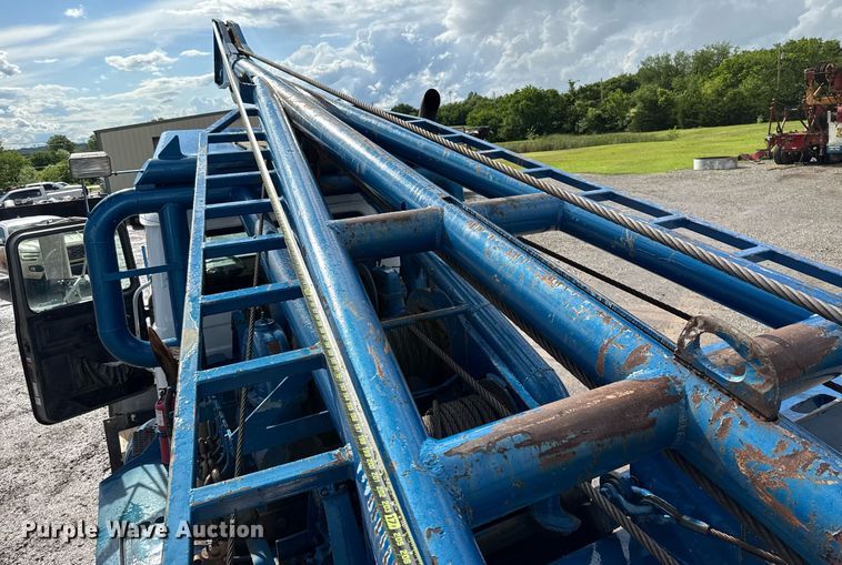 image for item EJ8766 2004 Mack RD690SX winch truck