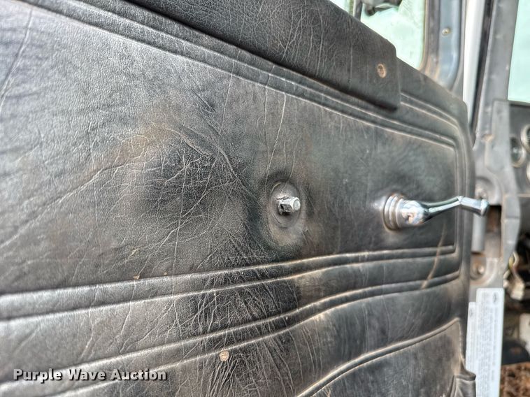 image for item EJ8766 2004 Mack RD690SX winch truck