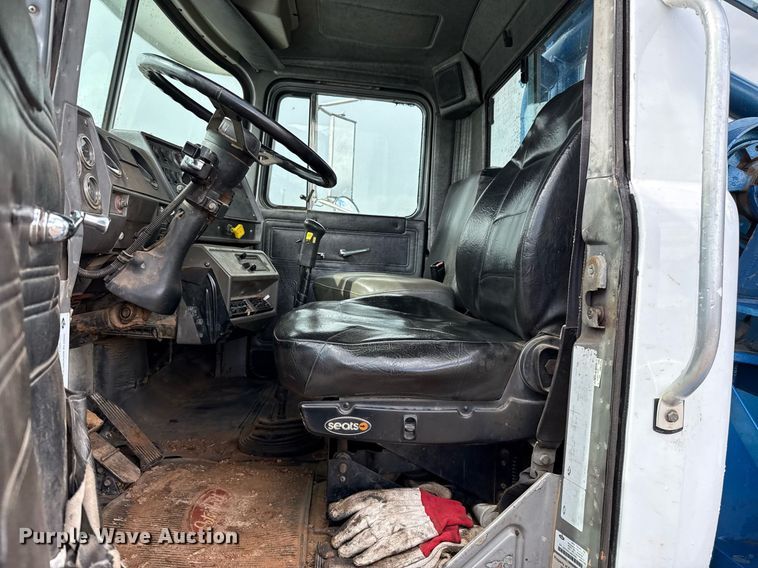 image for item EJ8766 2004 Mack RD690SX winch truck