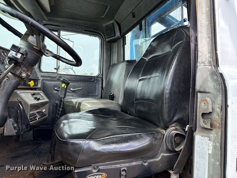 image for item EJ8766 2004 Mack RD690SX winch truck