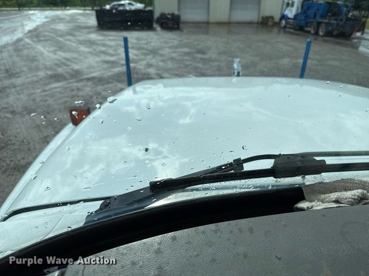 image for item EJ8766 2004 Mack RD690SX winch truck