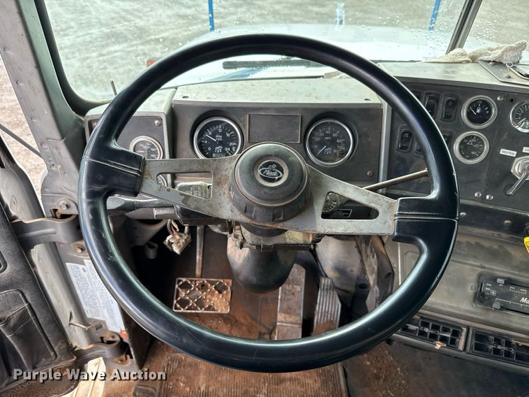 image for item EJ8766 2004 Mack RD690SX winch truck