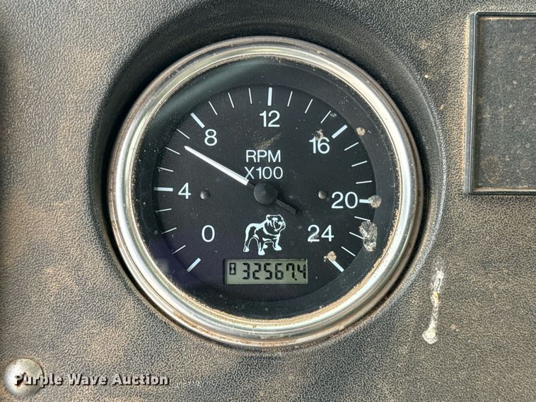 image for item EJ8766 2004 Mack RD690SX winch truck