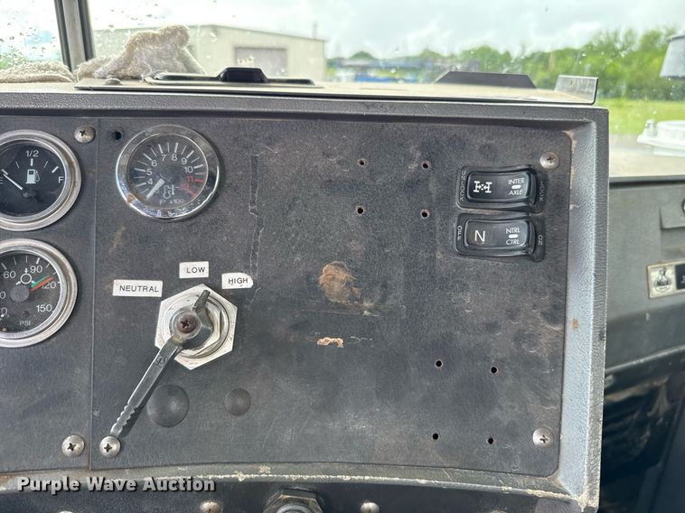 image for item EJ8766 2004 Mack RD690SX winch truck