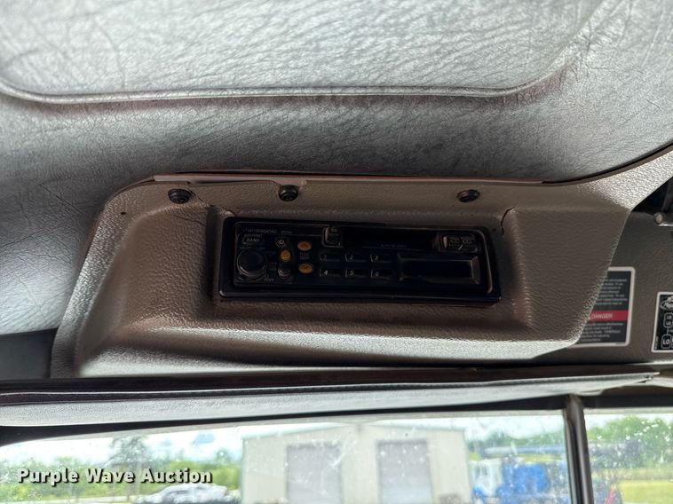 image for item EJ8766 2004 Mack RD690SX winch truck