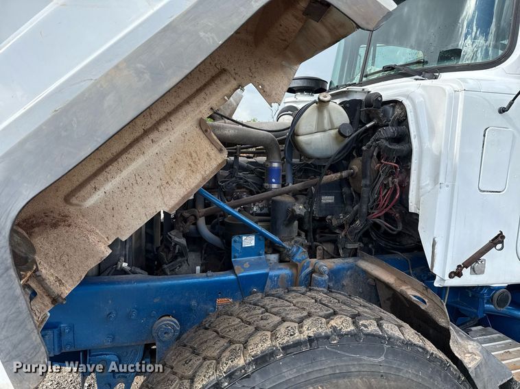 image for item EJ8766 2004 Mack RD690SX winch truck