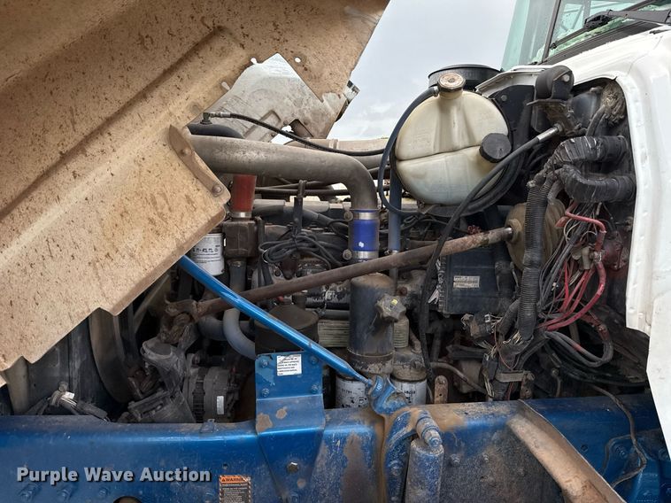 image for item EJ8766 2004 Mack RD690SX winch truck