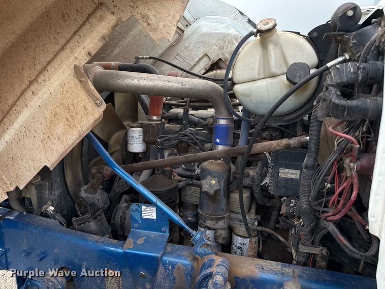 image for item EJ8766 2004 Mack RD690SX winch truck